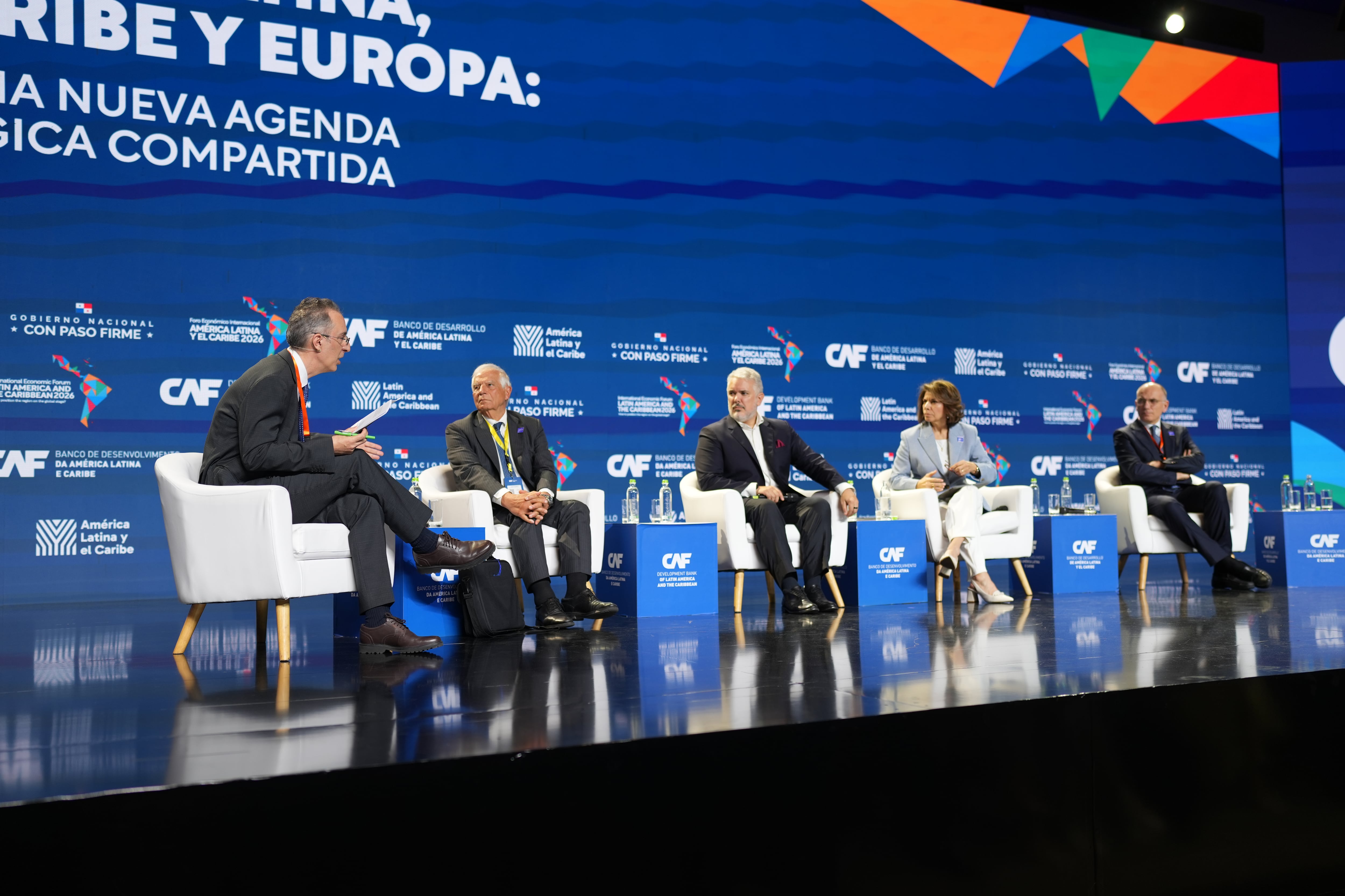 Andrea Rizzi, Josep Borrell, Iván Duque, Laura Chinchilla y Enrico Letta.