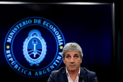 Luis Caputo, ministro de Economía de Argentina, en una conferencia de prensa en Buenos Aires, en 2024. 