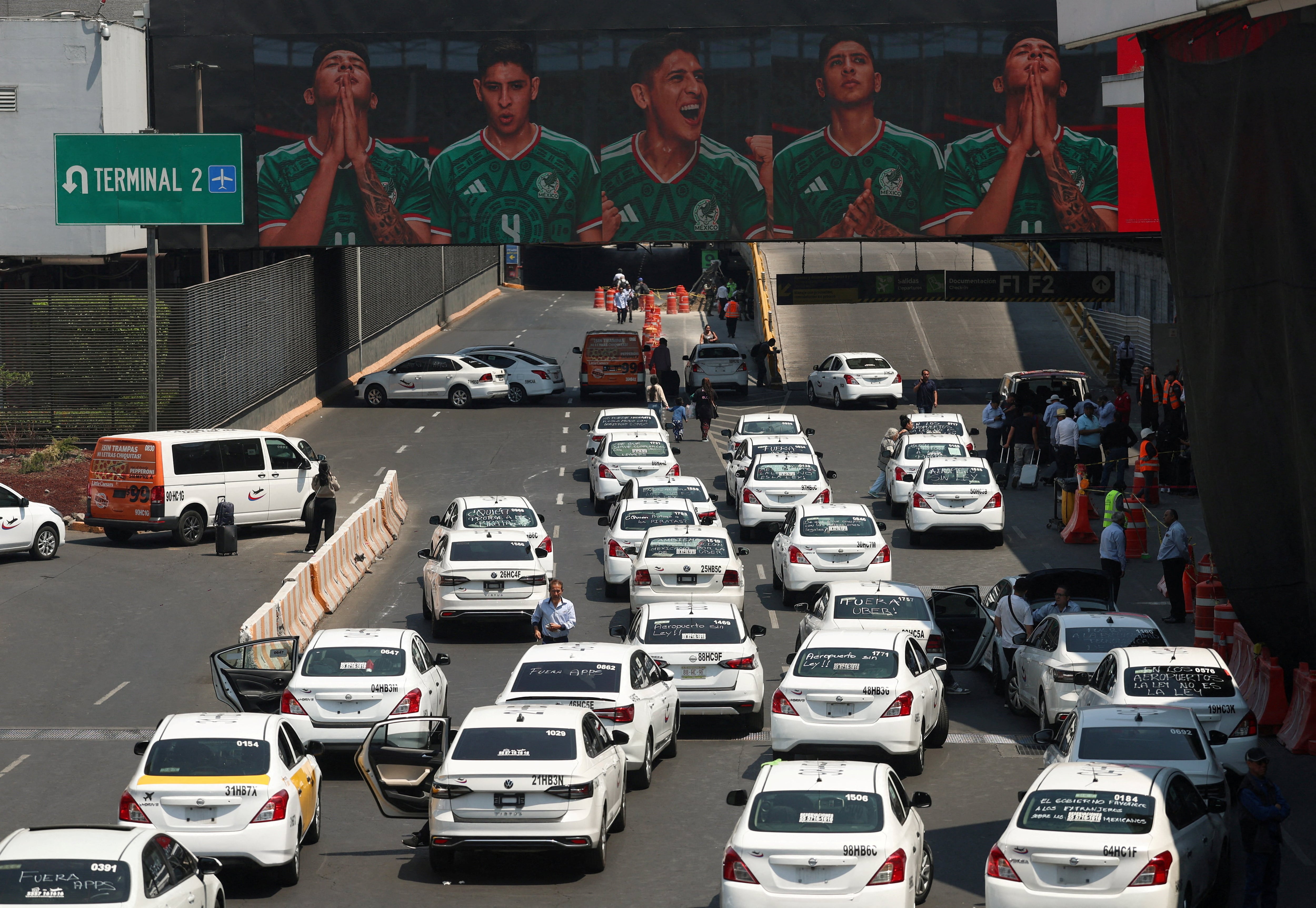 Uber y los taxistas mexicanos sellan una alianza tras 14 años de disputa: “El inicio de una nueva era”