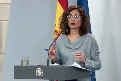 La ministra de Hacienda y portavoz del Ejecutivo, María Jesús Montero, durante la rueda de prensa posterior al Consejo de Ministros en el que se ha aprobado un real decreto por el que se establece la ampliación del 20 de abril al 20 de mayo de la presenta