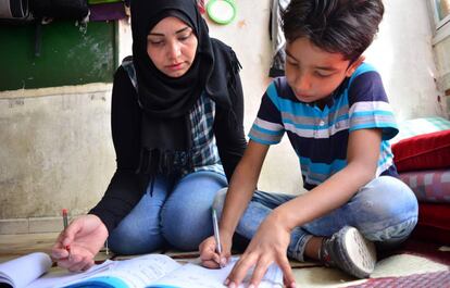 Tabriz y su hijo son refugiados palestinos en Siria.