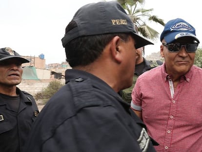Demetrio Limonier Chávez Peñaherrera na saída da penitenciária Miguel Castro Castro, após 22 anos encarcerado, dia 13 de janeiro.