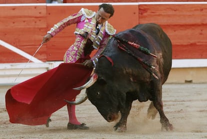 Antonio Ferrera, en una trincherilla al primer toro de la tarde.