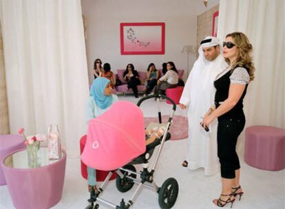 Una fotografía de Martin Parr tomada en una presentación de joyas en Dubai.