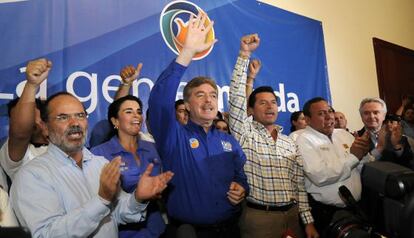 La coalición entre el PAN y el PRD celebra su victoria.