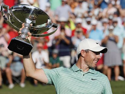 McIlroy, con el trofeo.