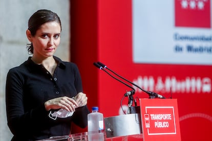 Isabel Díaz Ayuso en el acto de presentación de la reunificación de tarifas de transporte público, el 30 de octubre de 2021, en Madrid.
