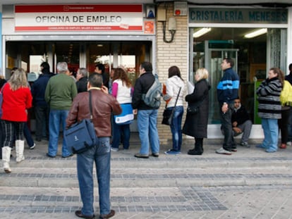 El gasto en las prestaciones del paro baja por primera vez desde 2004