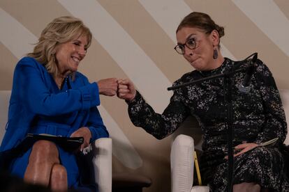 La primera dama, Jill Biden y Beatriz Müller durante el "Fandango por la Lectura" en Palacio Nacional.