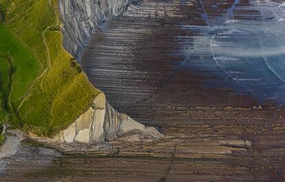 Vista del 'flysch' del Geoparque de la Costa Vasca en Zumaia (Gipuzkoa).