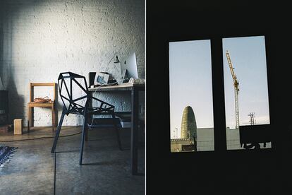 En la casa conviven piezas de diseño, como la silla negra Chair One, de Konstantin Grcic, con otras creadas por amigos. A la dcha., las vistas de Barcelona desde el edificio.