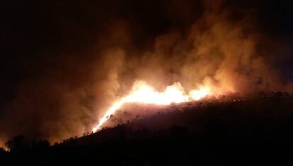 Incendio declarado en el Paraje Loma de los Pollicos.