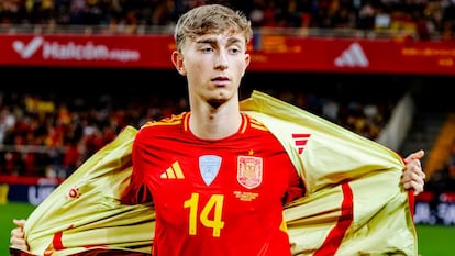 Dean Huijsen, con la selección española en Mestalla en marzo.