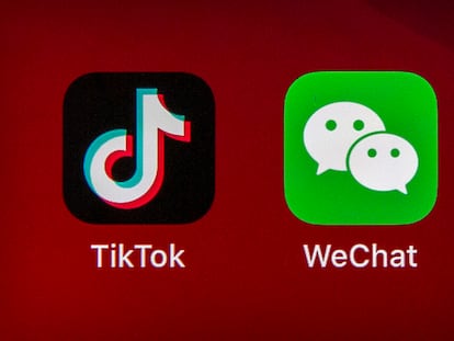 Los logos de TikTok y WeChat.