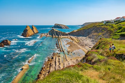 Los urros de Liencres, entre las playas de la Arnía y Portio en el parque geológico de Costa Quebrada.