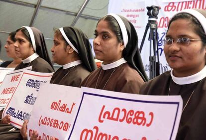 Monjas católicas piden, el 12 de septiembre, la dtención del obispo de Mulakkal por abusar de una compañera.