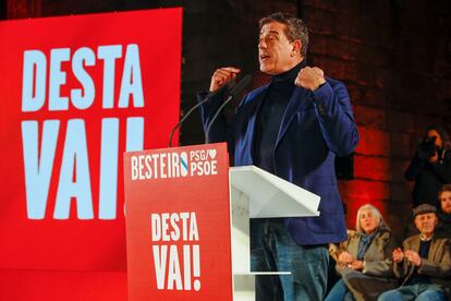 El candidato socialista a la presidencia de la Xunta, José Ramón Gómez Besteiro, participaba en el acto de inicio de campaña, el jueves en la plaza de Santamaría, en Lugo. 