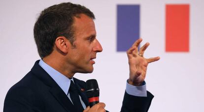 El presidente francés, Emmanuel Macron, anuncia sus propuestas para los barrios desfavorecidos