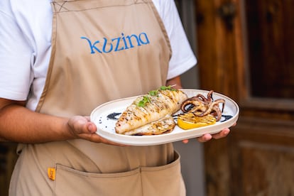 Kalamari al estilo griego en restaurante Kuzina de Valencia