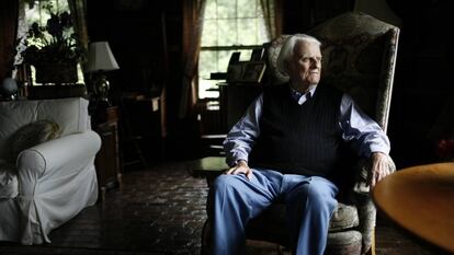 O pastor evangélico Billy Graham em sua casa, em Montreat (EUA), em uma imagem de 2006