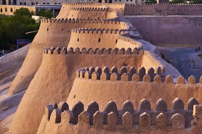 La muralla de barro de Ichon-Qala, en Jiva (Uzbekistán).