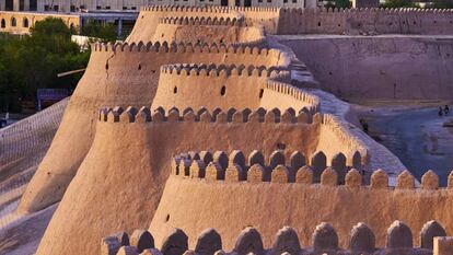 La muralla de barro de Ichon-Qala, en Jiva (Uzbekistán).