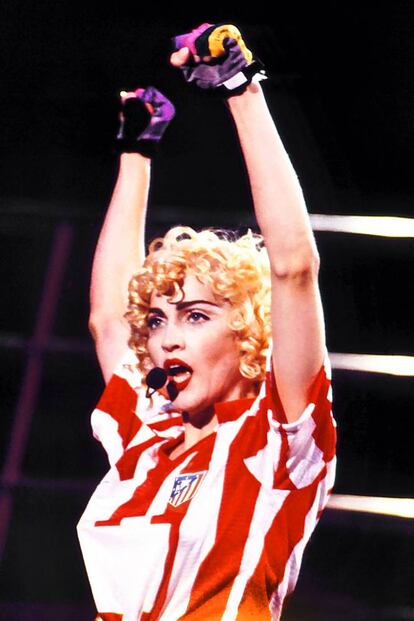 (27/7/1990) Concierto de Madonna, que vistió la camiseta del Atlético.