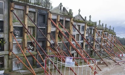 Estado de las tumbas en el cementerio de Teis