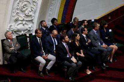 Un grupo de representantes diplomáticos durante la sesión especial para honrar al legislador Fernando Albán en la Asamblea Nacional, en Caracas. 