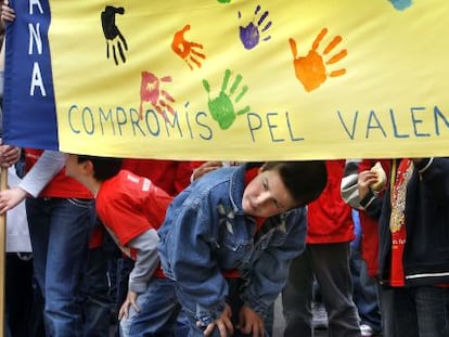 Actividad a favor de la lengua aut&oacute;ctona en una &#039;trobada&#039; organizada por Escola Valenciana.