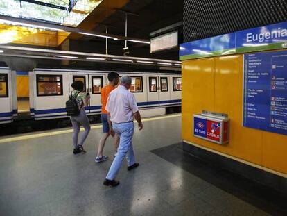La estación de metro de Eugenia de Montijo, este sábado.