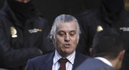 El extesorero del PP, Luis Bárcenas, ayer, a la salida de la Audiencia Nacional.