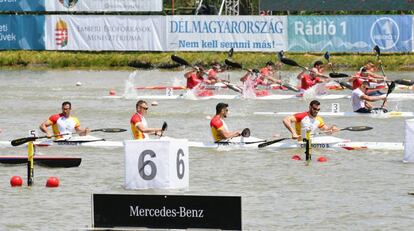 De derecha a izquierda: Craviotto, Toro, Cooper y Germade cruzan los primeros la línea del K4-500. 