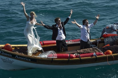 Imagen de un capítulo de la serie 'El barco', donde Belén Rueda protagoniza a una naúfrago recién llegada.