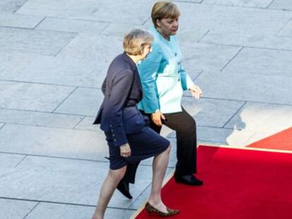 Merkel pide a May que aclare la relación que quiere con la UE