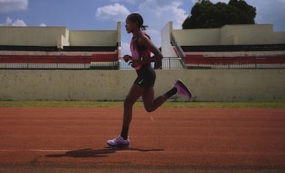 Nike presenta la colección Faith Kipyegon de calzado y ropa de running.