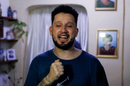 Arturo Suárez after his return home, in Venezuela.