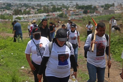 Madres buscadoras de Jalisco en una fosa clandestina en Tlajomulco