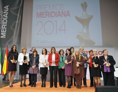 Susana Díaz, junto al resto de galardonados en los Premios Meridiana.