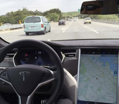 The interior of a Tesla Model S is shown in autopilot mode in San Francisco, California, U.S., April 7, 2016.   REUTERS/Alexandria Sage/File Photo