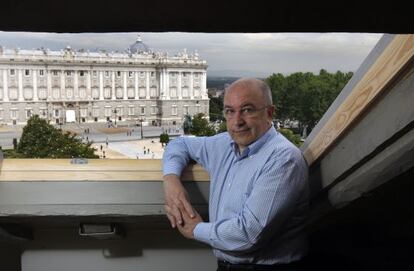 El Comisario europeo de la Competencia, Joaquín Almunia, en su casa de Madrid.