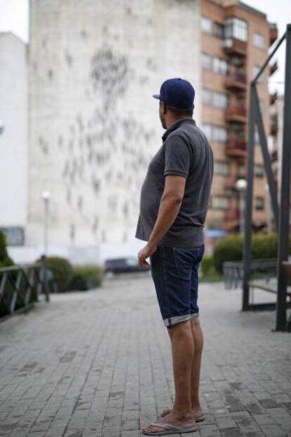 Julio, que depende de sus hermanas para subsistir, en el centro de Madrid.