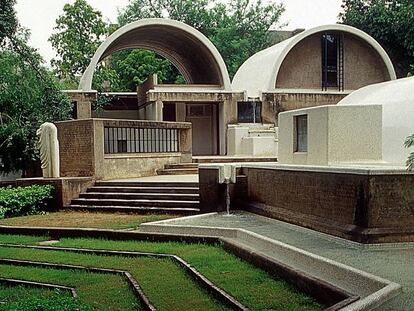 El estudio del arquitecto Balkrishna Doshi, Sangath, en Ahmedabad (India). Sangath, el nombre dado al complejo, significa &ldquo;avanzar juntos a trav&eacute;s de la participaci&oacute;n&rdquo;.