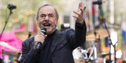 Neil Diamond actúa en un programa de la NBC, en Nueva York en 2014.