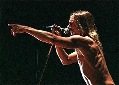 Iggy Pop durante su actuación en Vitoria.