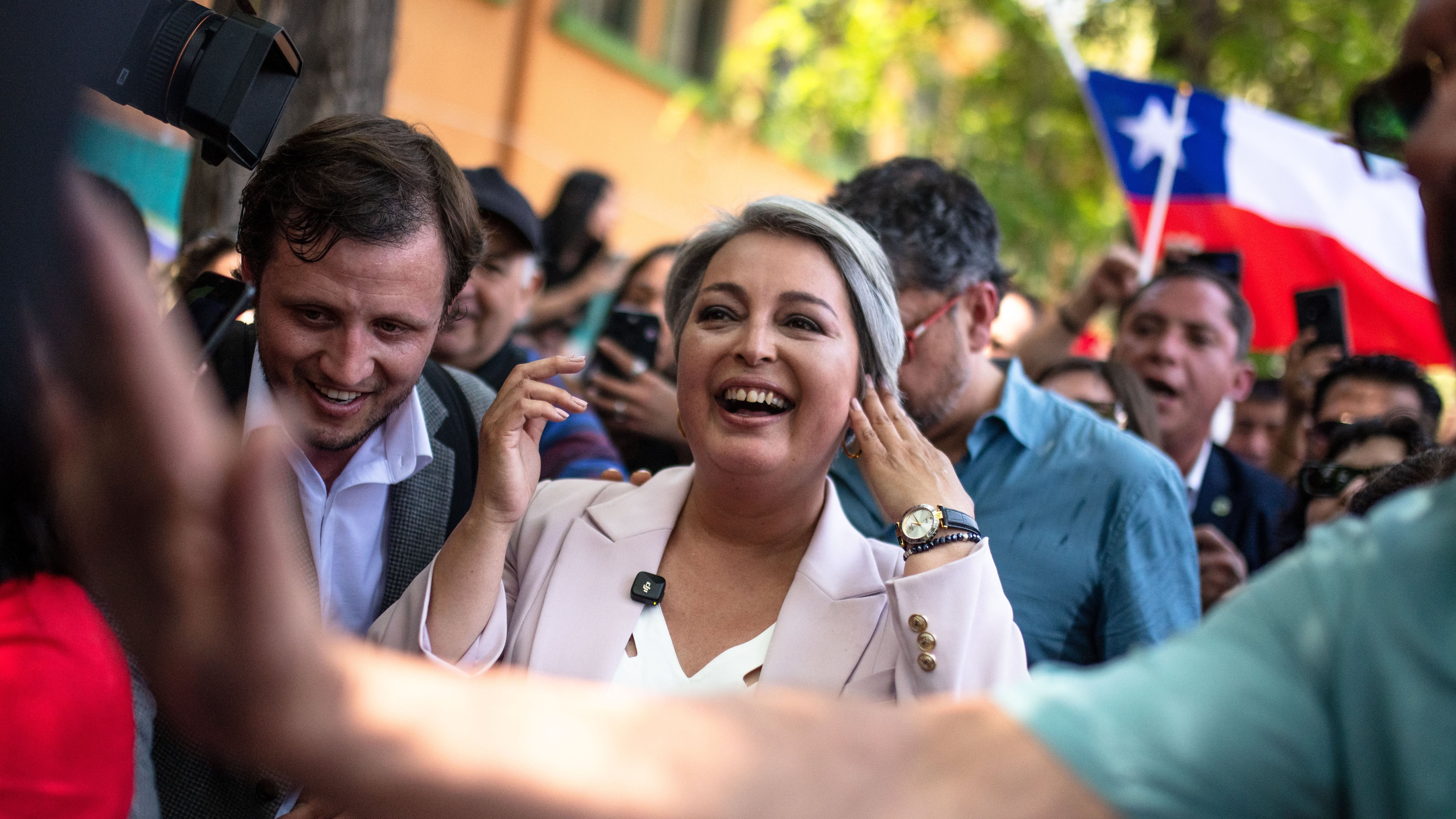 Jeannette Jara llega al liceo poeta Federico García Lorca, en la comuna de Conchali.