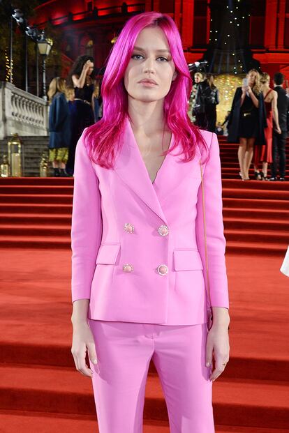 El cabello fucsia de Georgia May Jagger.  