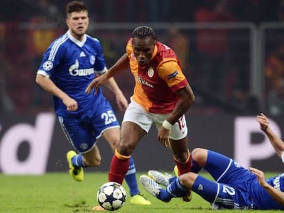 Drogba, en el partido contra el Schalke.