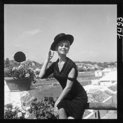 Brigitte Bardot, con sombrero cordobés, en La Carihuela de Torremolinos.