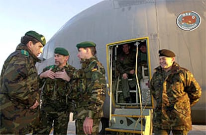 Miembros del primer grupo de soldados españoles destinados a Afganistán.